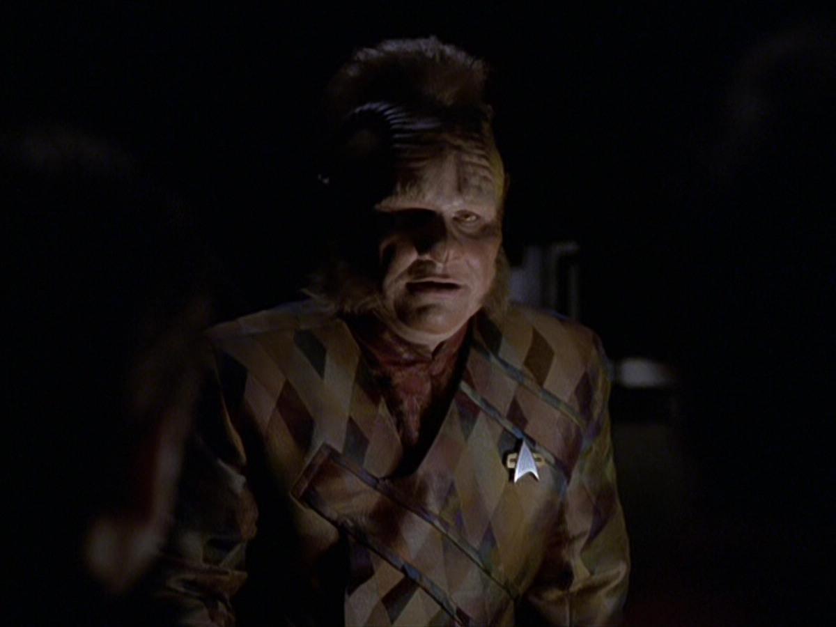 extant_StarTrek_VOY_6x25-TheHauntingOfDeckTwelve_01590.jpg