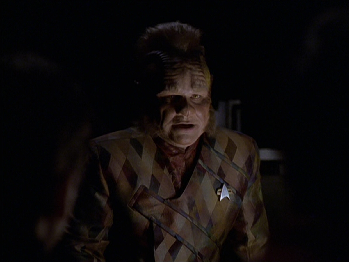 extant_StarTrek_VOY_6x25-TheHauntingOfDeckTwelve_01592.jpg