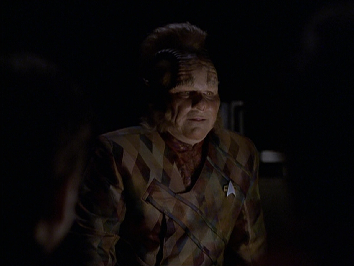 extant_StarTrek_VOY_6x25-TheHauntingOfDeckTwelve_01593.jpg