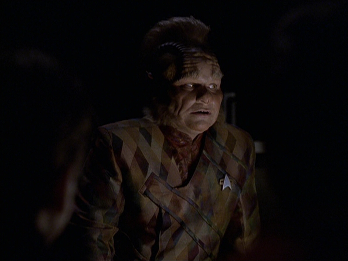 extant_StarTrek_VOY_6x25-TheHauntingOfDeckTwelve_01602.jpg