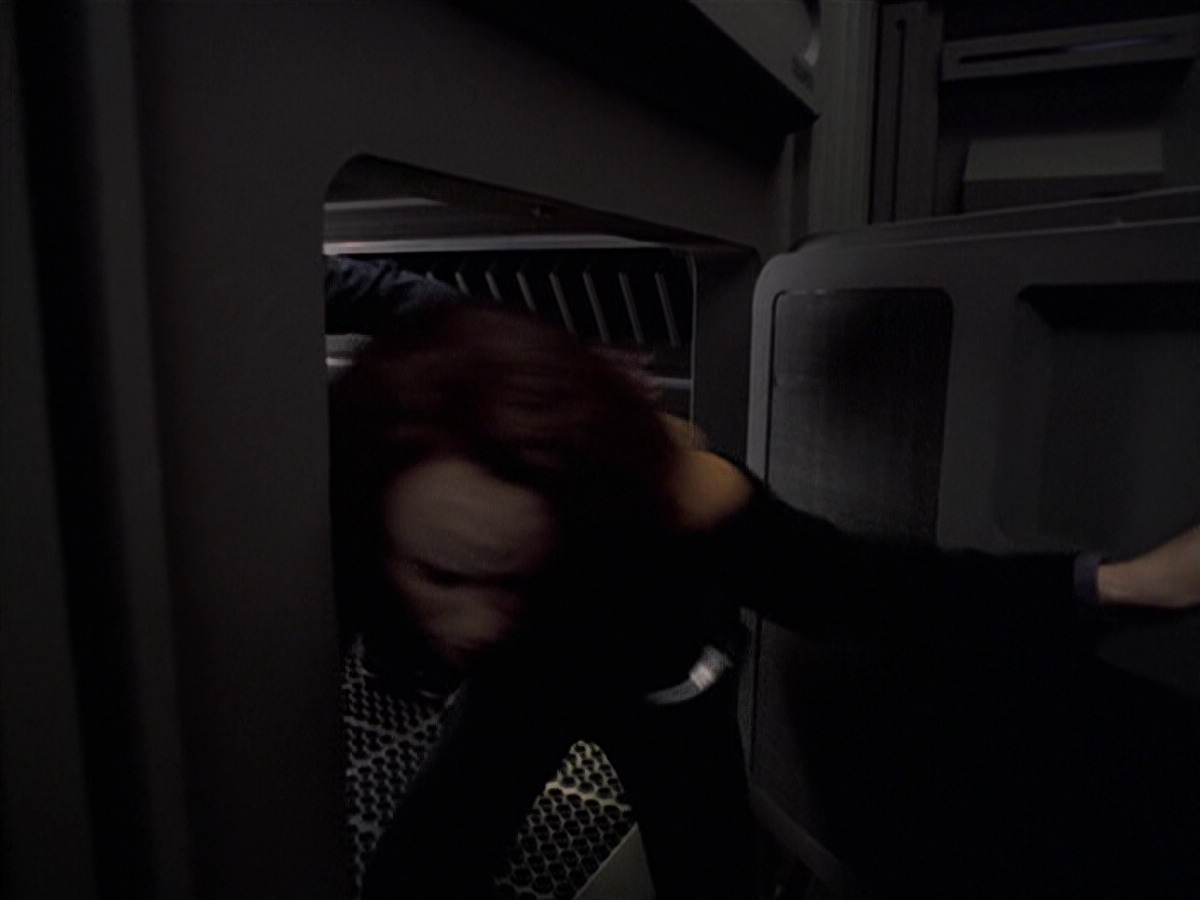 extant_StarTrek_VOY_6x25-TheHauntingOfDeckTwelve_01604.jpg