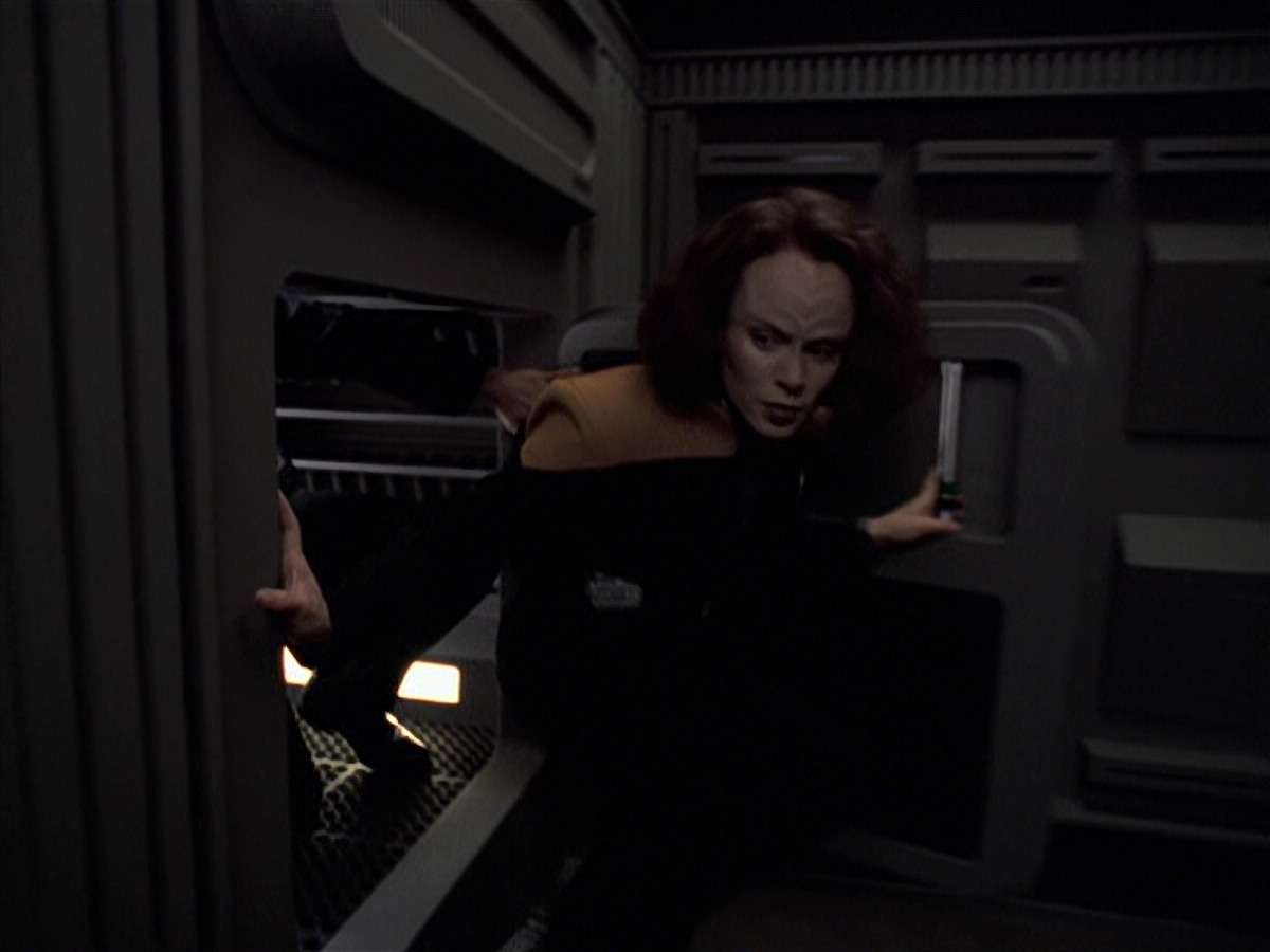 extant_StarTrek_VOY_6x25-TheHauntingOfDeckTwelve_01605.jpg