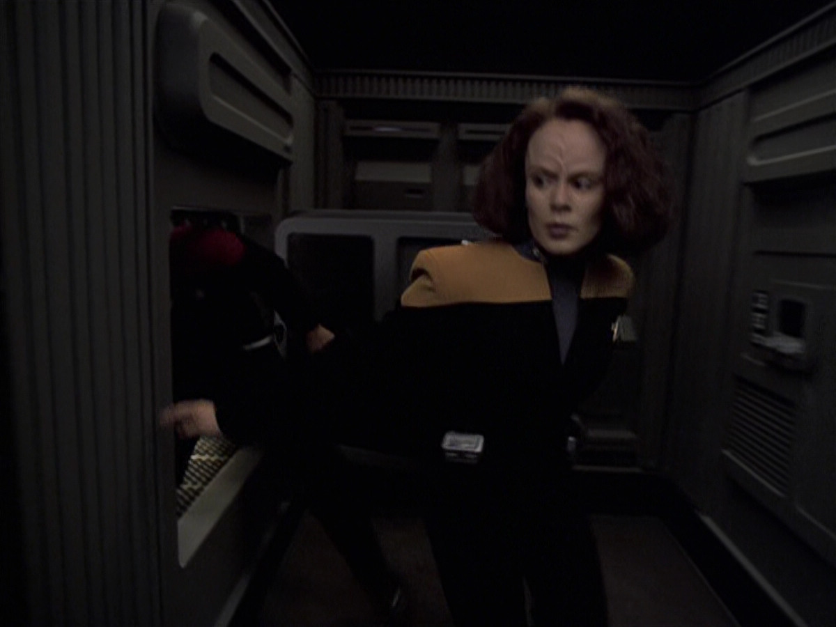 extant_StarTrek_VOY_6x25-TheHauntingOfDeckTwelve_01606.jpg