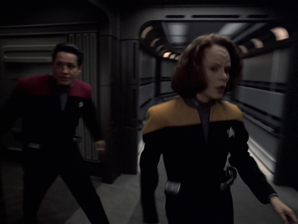 extant_StarTrek_VOY_6x25-TheHauntingOfDeckTwelve_01608.jpg