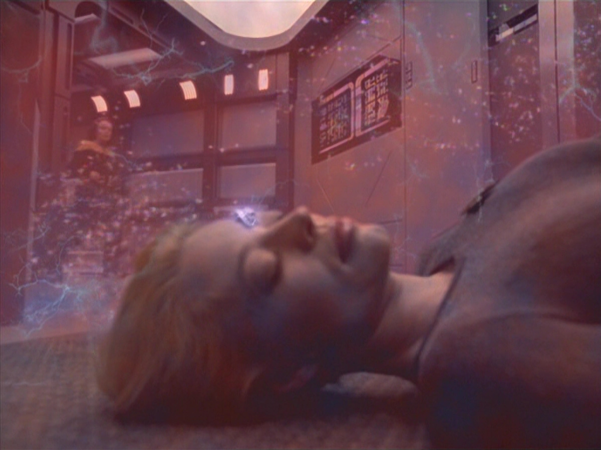 extant_StarTrek_VOY_6x25-TheHauntingOfDeckTwelve_01612.jpg