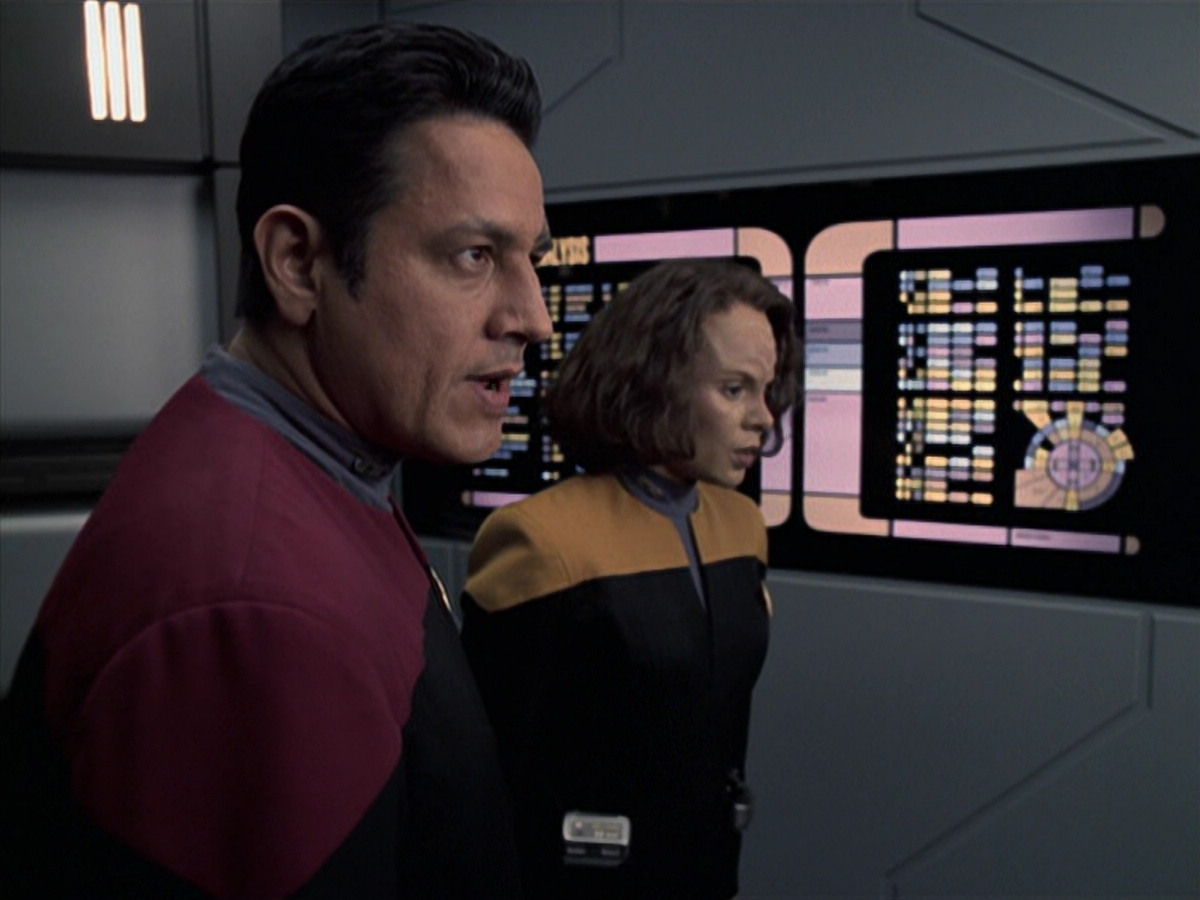extant_StarTrek_VOY_6x25-TheHauntingOfDeckTwelve_01616.jpg