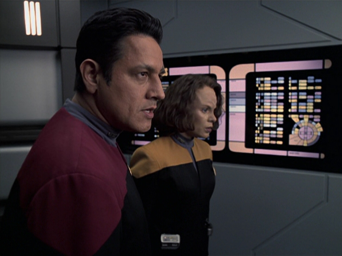 extant_StarTrek_VOY_6x25-TheHauntingOfDeckTwelve_01617.jpg