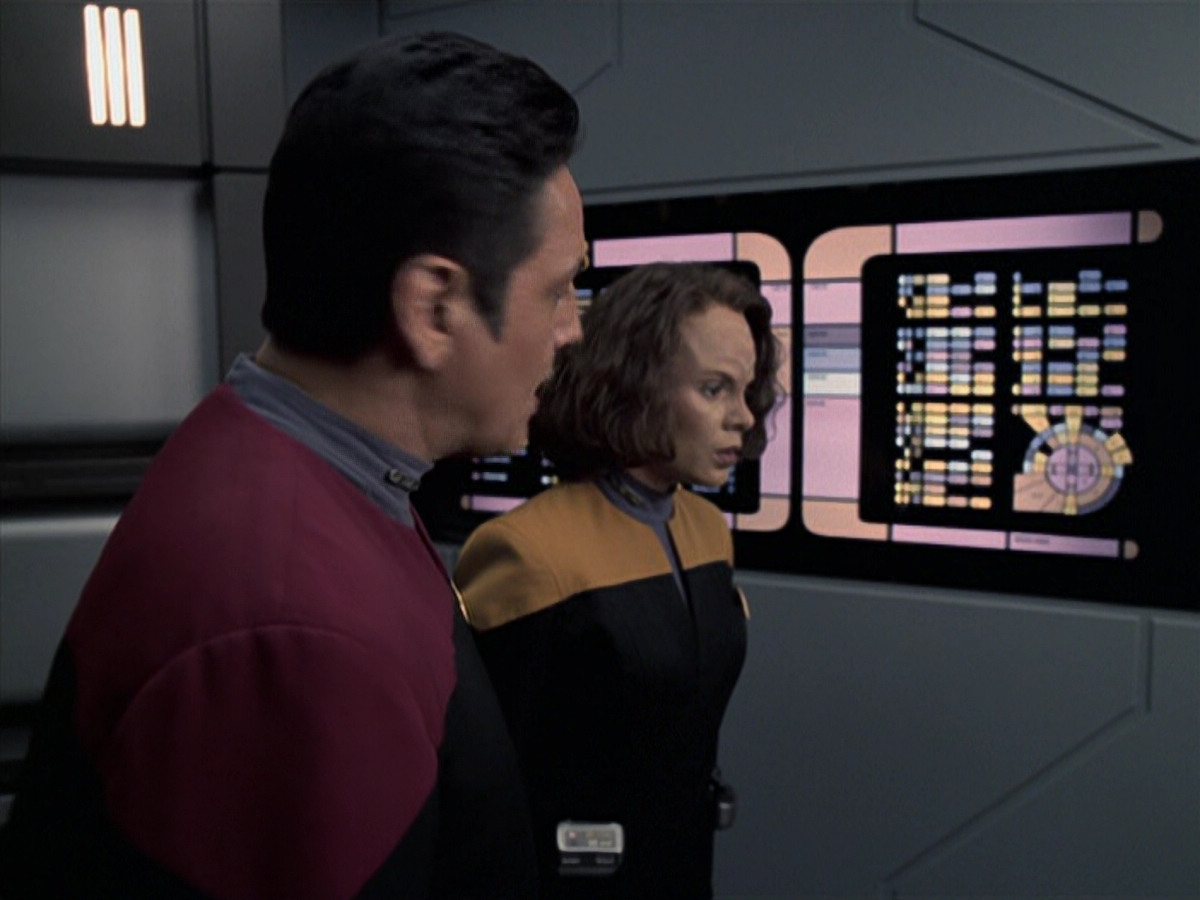 extant_StarTrek_VOY_6x25-TheHauntingOfDeckTwelve_01619.jpg