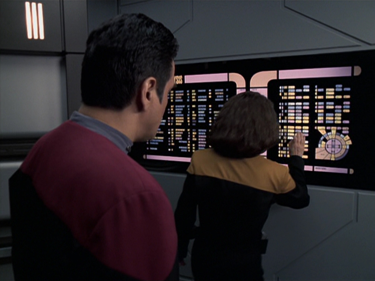 extant_StarTrek_VOY_6x25-TheHauntingOfDeckTwelve_01622.jpg
