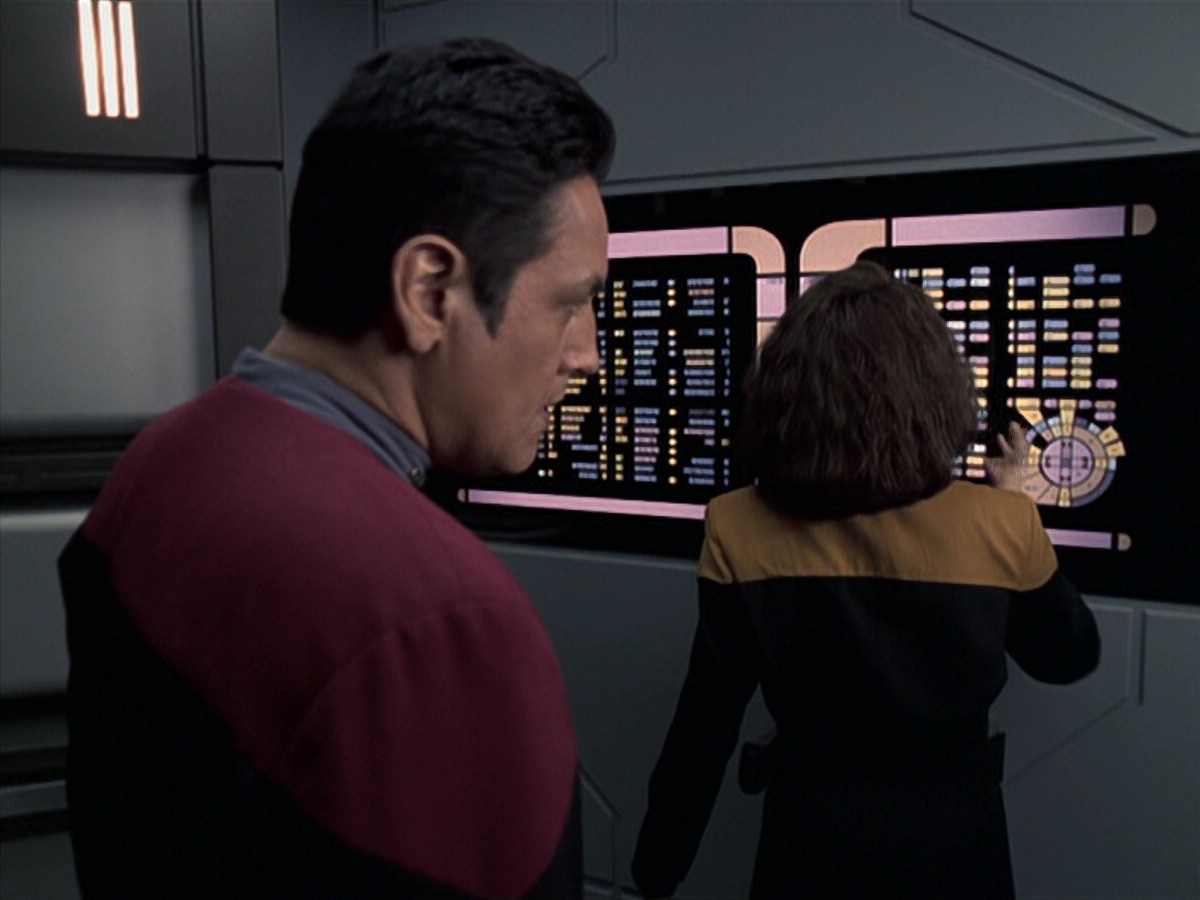 extant_StarTrek_VOY_6x25-TheHauntingOfDeckTwelve_01625.jpg