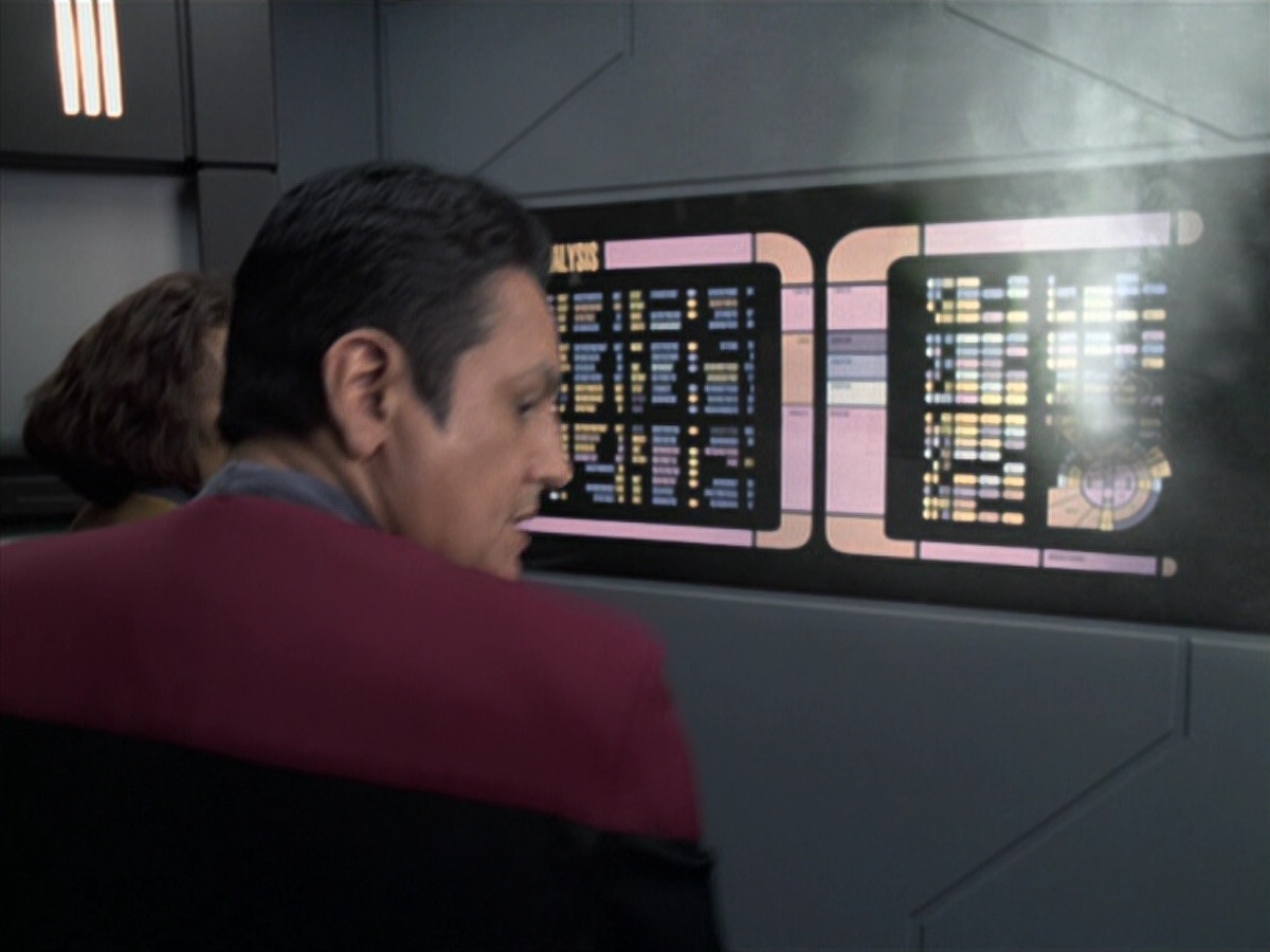extant_StarTrek_VOY_6x25-TheHauntingOfDeckTwelve_01633.jpg