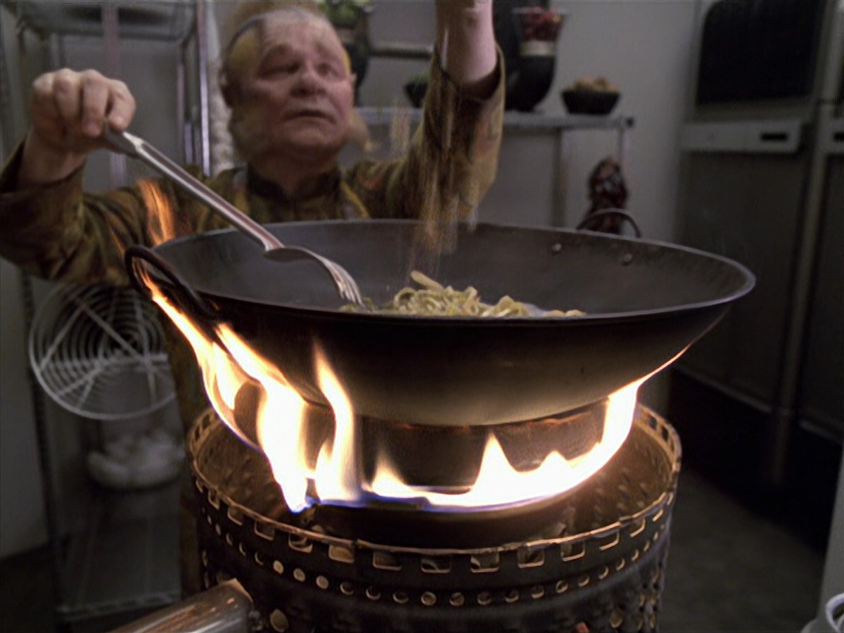 extant_StarTrek_VOY_6x25-TheHauntingOfDeckTwelve_01638.jpg