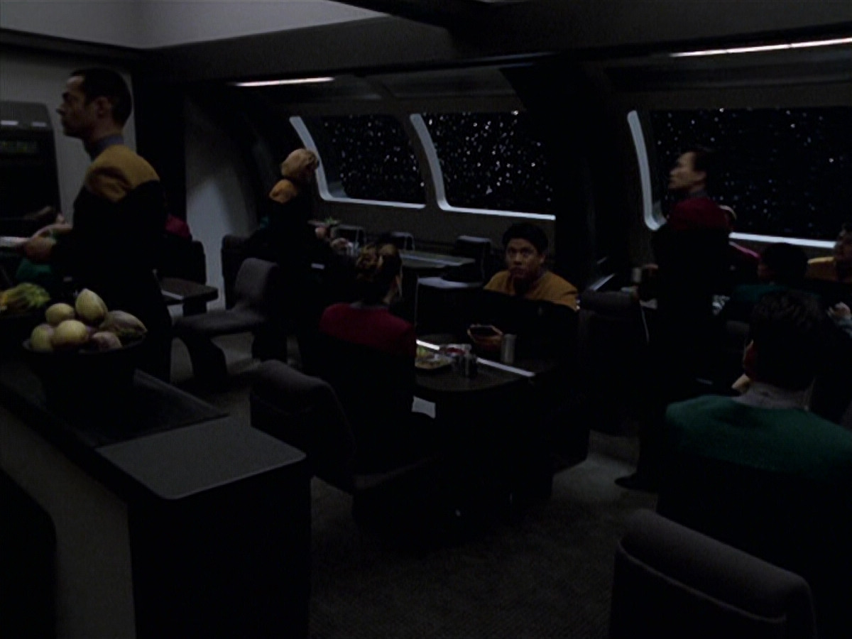 extant_StarTrek_VOY_6x25-TheHauntingOfDeckTwelve_01646.jpg