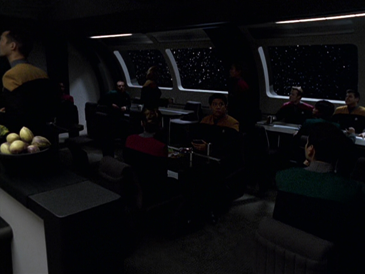 extant_StarTrek_VOY_6x25-TheHauntingOfDeckTwelve_01647.jpg