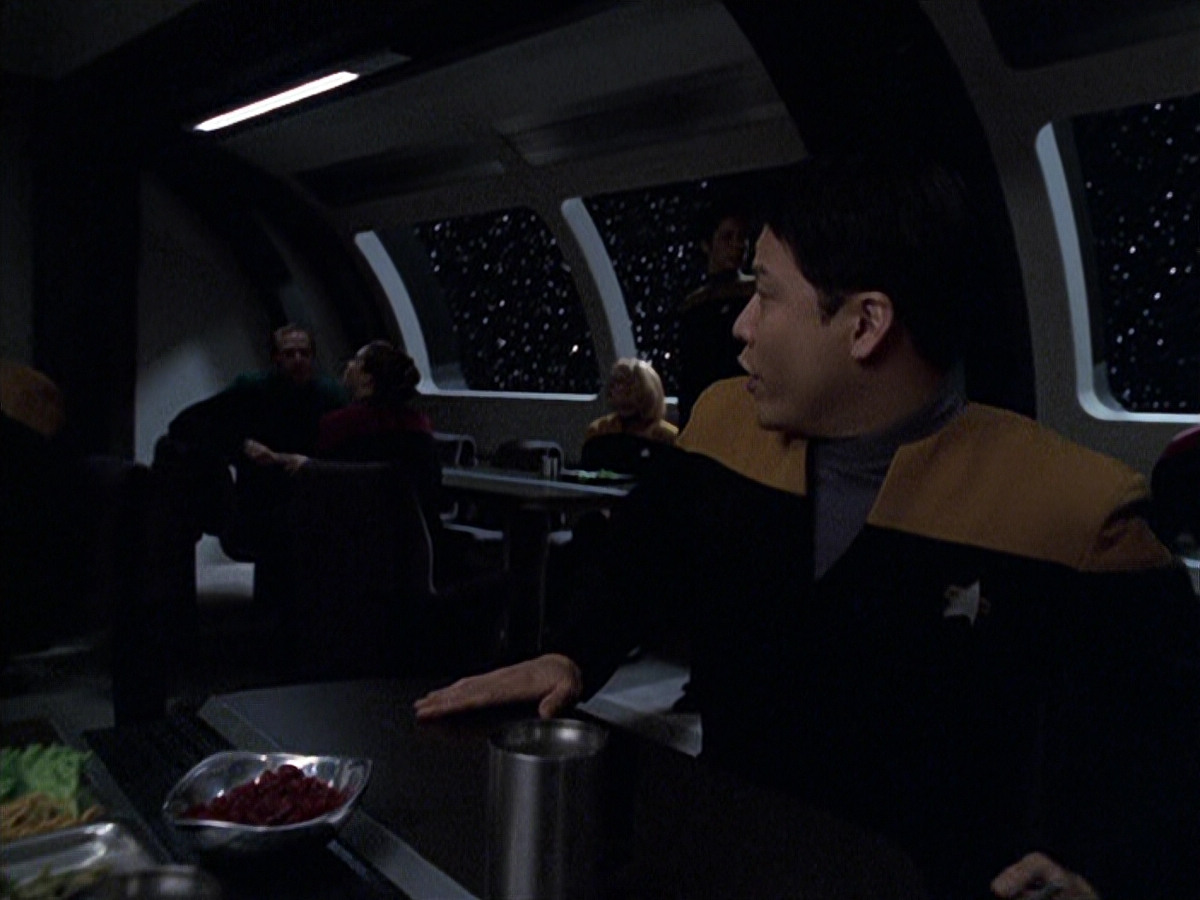 extant_StarTrek_VOY_6x25-TheHauntingOfDeckTwelve_01662.jpg