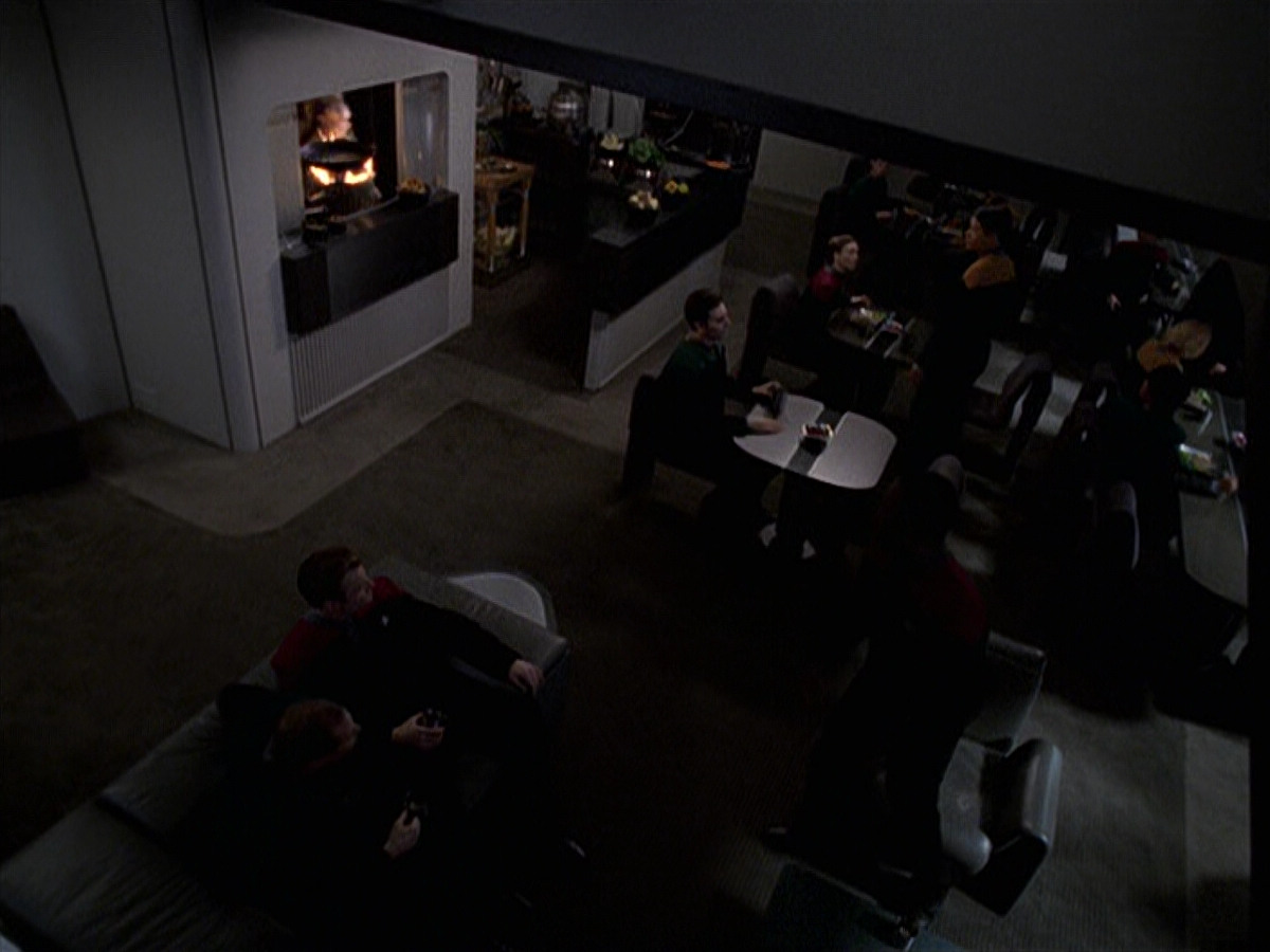 extant_StarTrek_VOY_6x25-TheHauntingOfDeckTwelve_01666.jpg