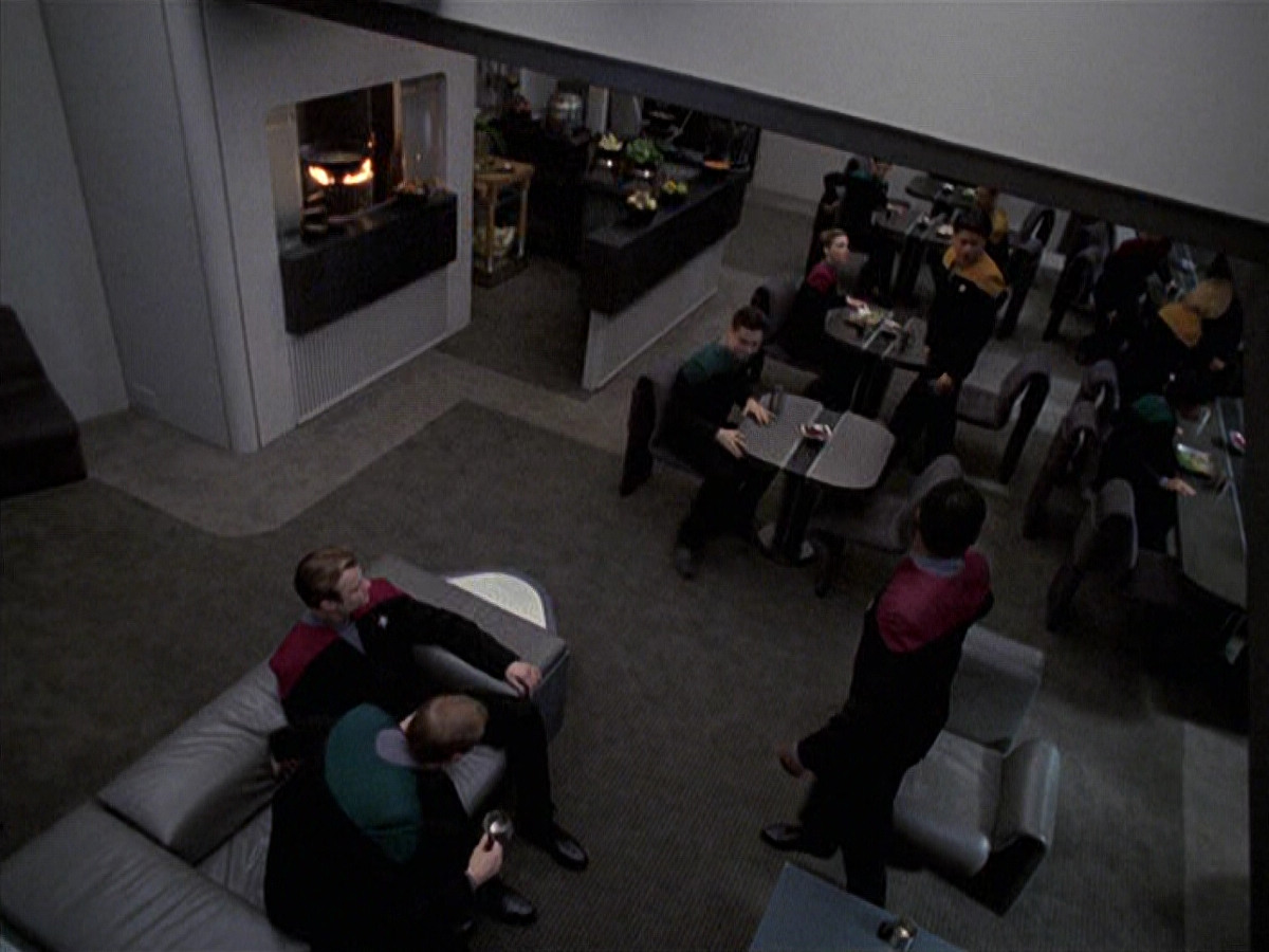 extant_StarTrek_VOY_6x25-TheHauntingOfDeckTwelve_01667.jpg