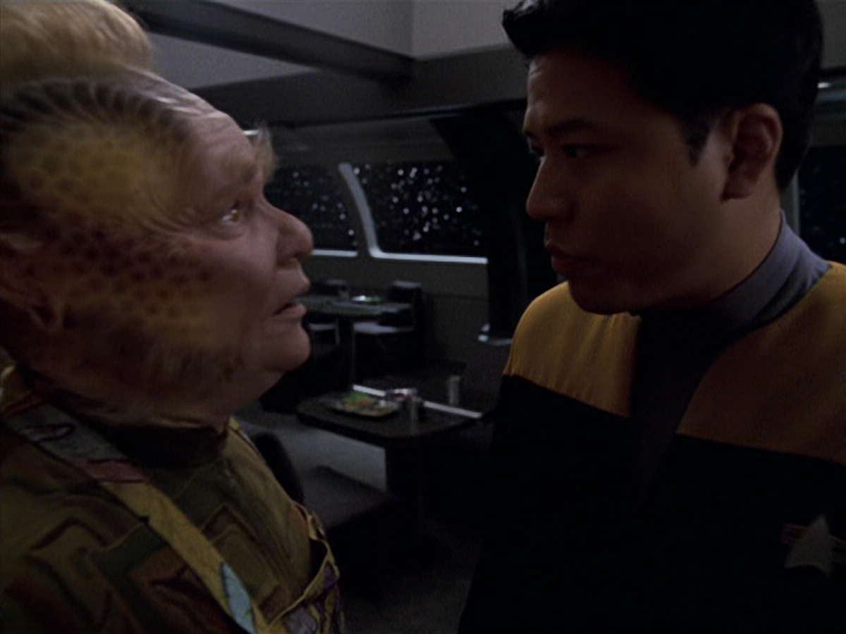 extant_StarTrek_VOY_6x25-TheHauntingOfDeckTwelve_01675.jpg