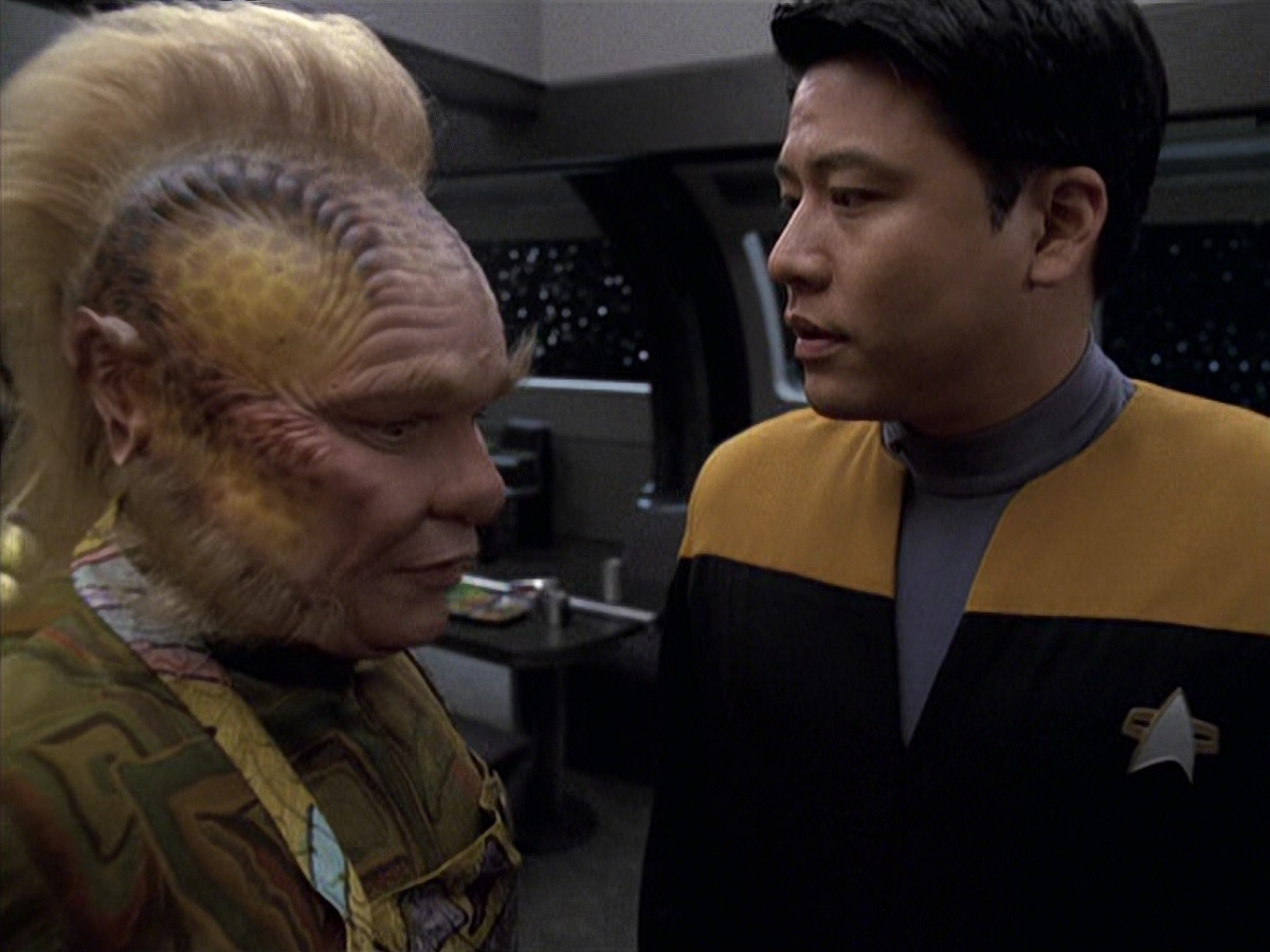 extant_StarTrek_VOY_6x25-TheHauntingOfDeckTwelve_01679.jpg