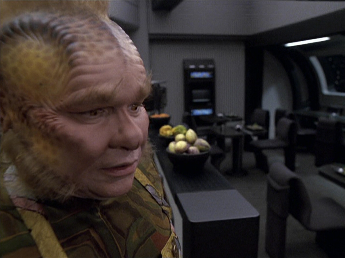 extant_StarTrek_VOY_6x25-TheHauntingOfDeckTwelve_01689.jpg