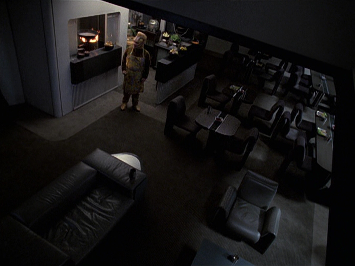 extant_StarTrek_VOY_6x25-TheHauntingOfDeckTwelve_01695.jpg