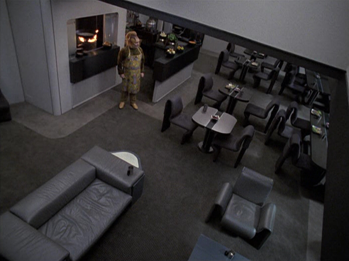 extant_StarTrek_VOY_6x25-TheHauntingOfDeckTwelve_01696.jpg