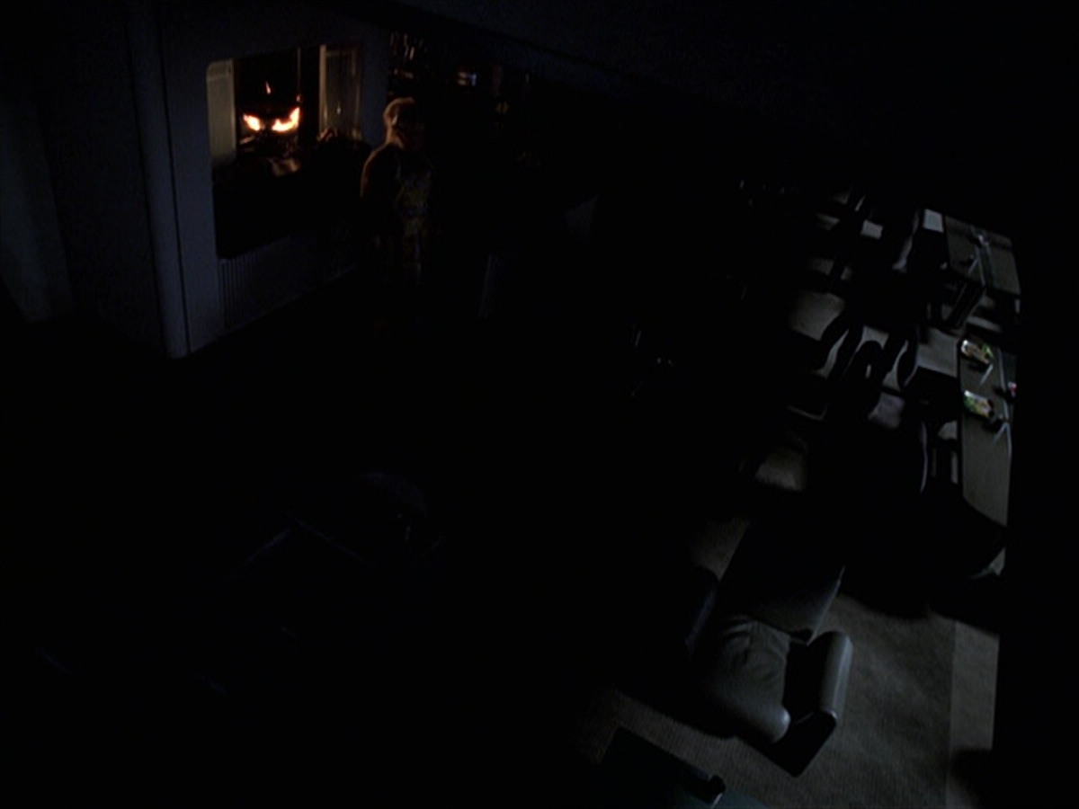 extant_StarTrek_VOY_6x25-TheHauntingOfDeckTwelve_01697.jpg