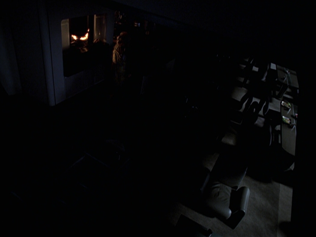 extant_StarTrek_VOY_6x25-TheHauntingOfDeckTwelve_01699.jpg