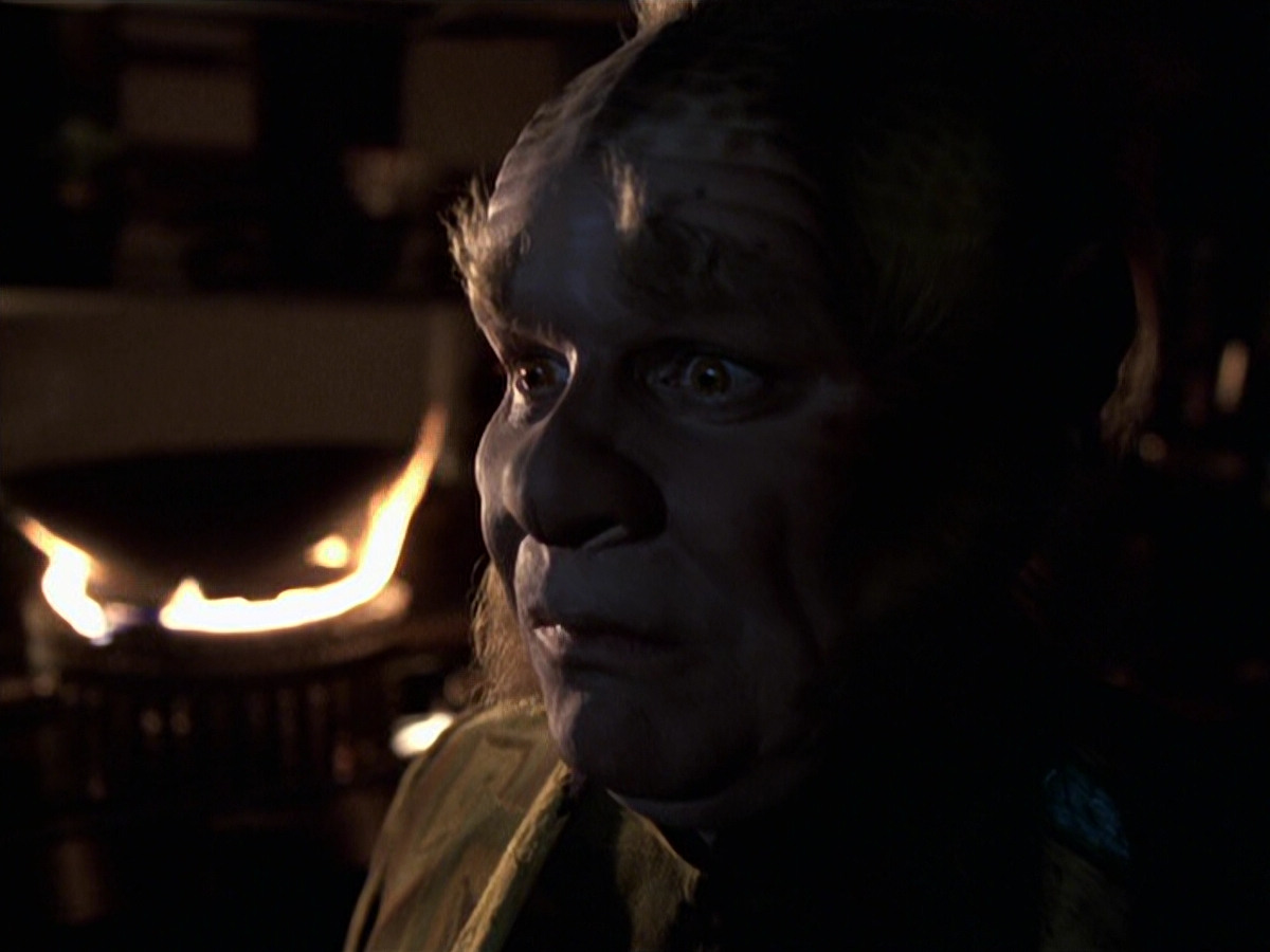 extant_StarTrek_VOY_6x25-TheHauntingOfDeckTwelve_01702.jpg