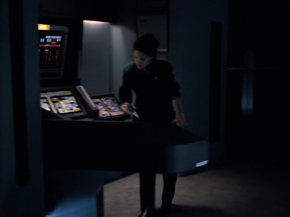 extant_StarTrek_VOY_6x25-TheHauntingOfDeckTwelve_01707.jpg