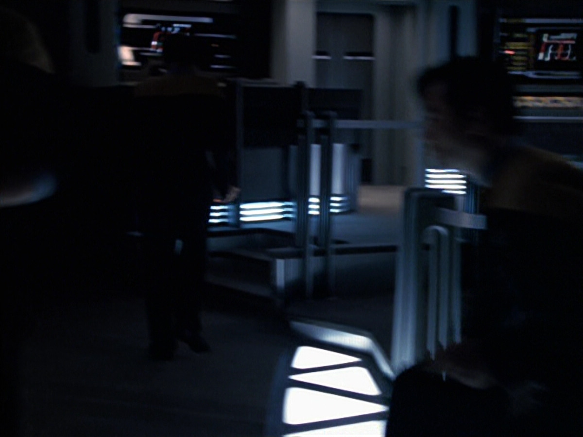 extant_StarTrek_VOY_6x25-TheHauntingOfDeckTwelve_01710.jpg