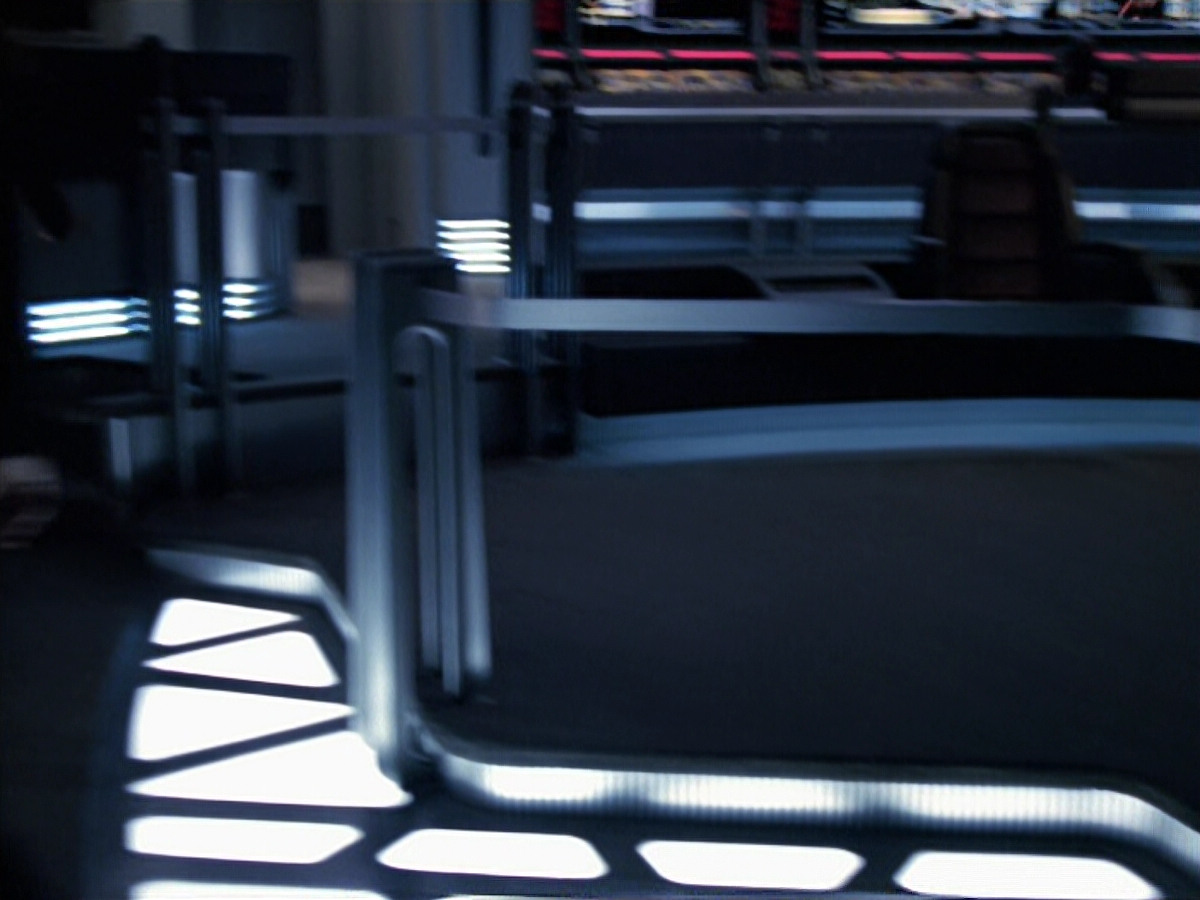 extant_StarTrek_VOY_6x25-TheHauntingOfDeckTwelve_01711.jpg