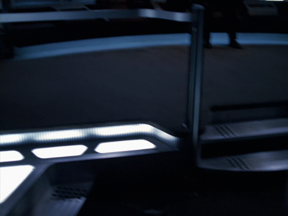 extant_StarTrek_VOY_6x25-TheHauntingOfDeckTwelve_01712.jpg