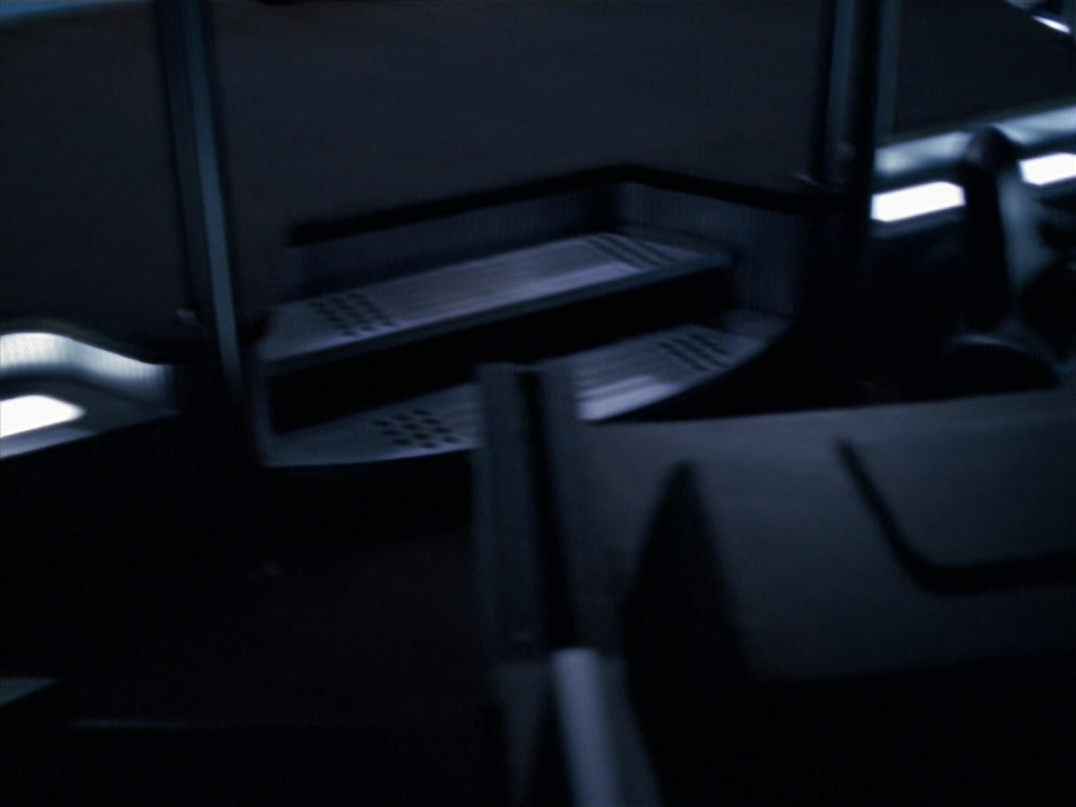 extant_StarTrek_VOY_6x25-TheHauntingOfDeckTwelve_01713.jpg
