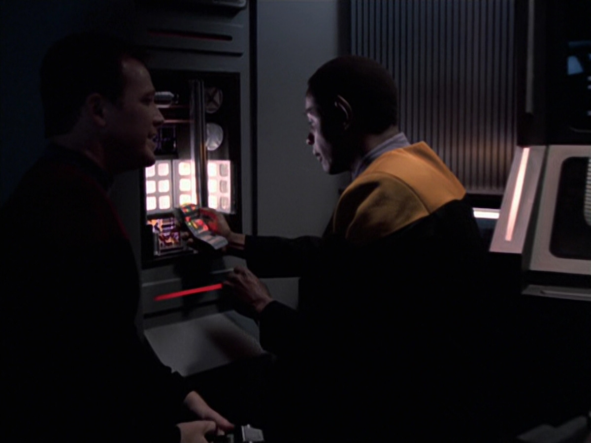 extant_StarTrek_VOY_6x25-TheHauntingOfDeckTwelve_01726.jpg