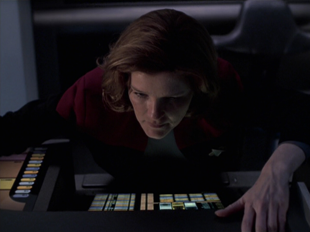 extant_StarTrek_VOY_6x25-TheHauntingOfDeckTwelve_01740.jpg