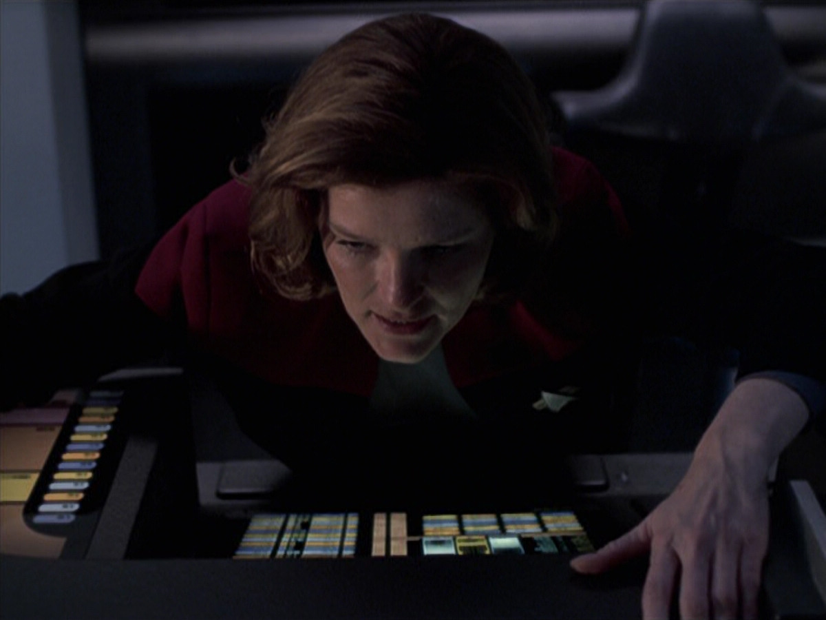 extant_StarTrek_VOY_6x25-TheHauntingOfDeckTwelve_01745.jpg