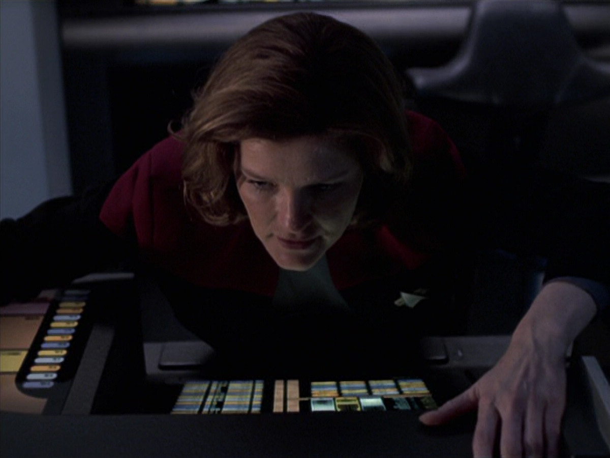 extant_StarTrek_VOY_6x25-TheHauntingOfDeckTwelve_01746.jpg