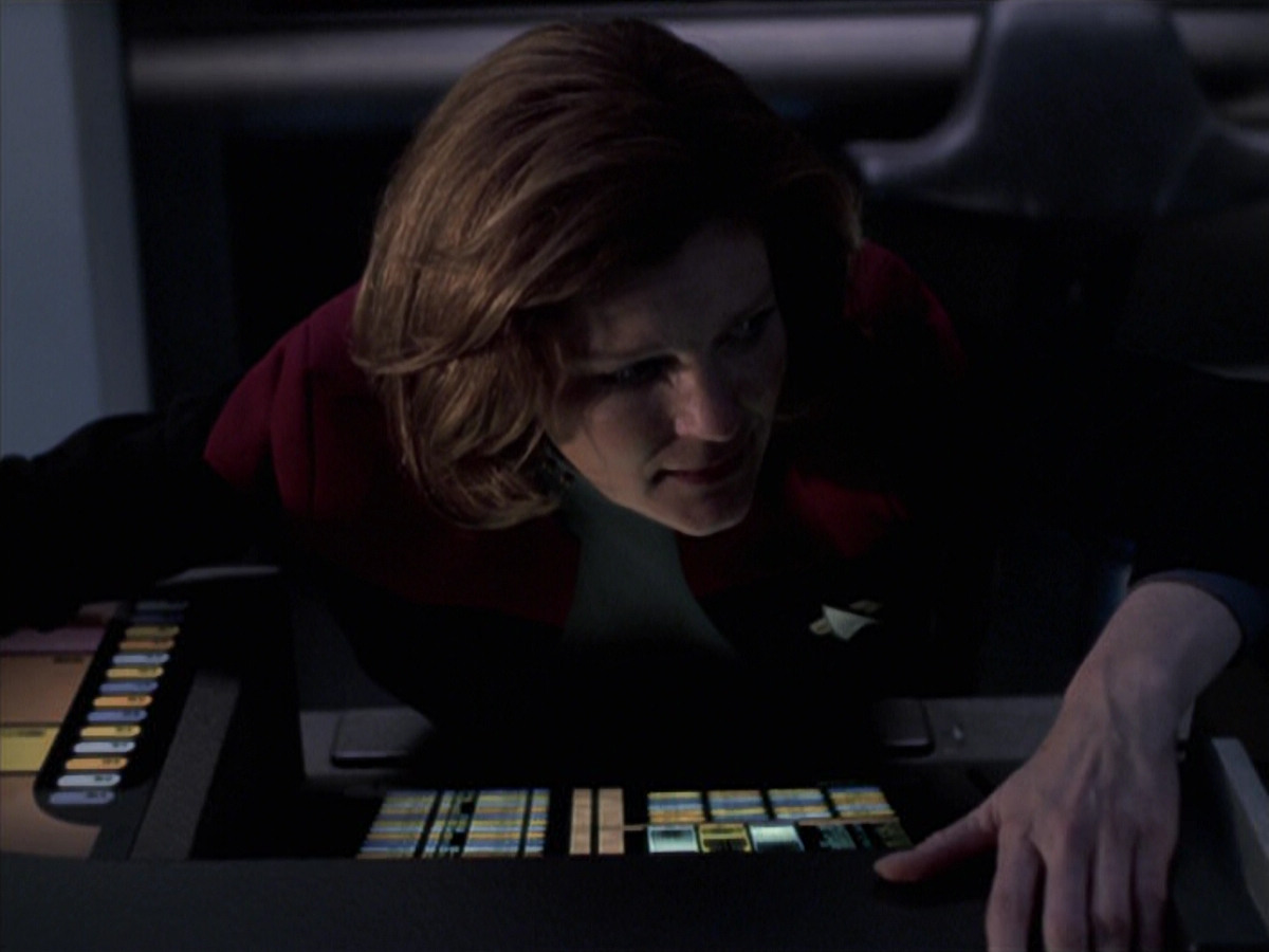 extant_StarTrek_VOY_6x25-TheHauntingOfDeckTwelve_01749.jpg