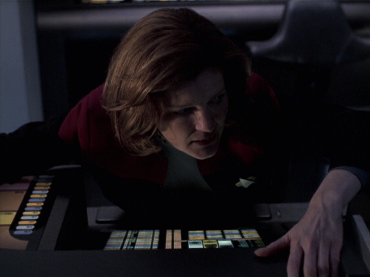 extant_StarTrek_VOY_6x25-TheHauntingOfDeckTwelve_01750.jpg