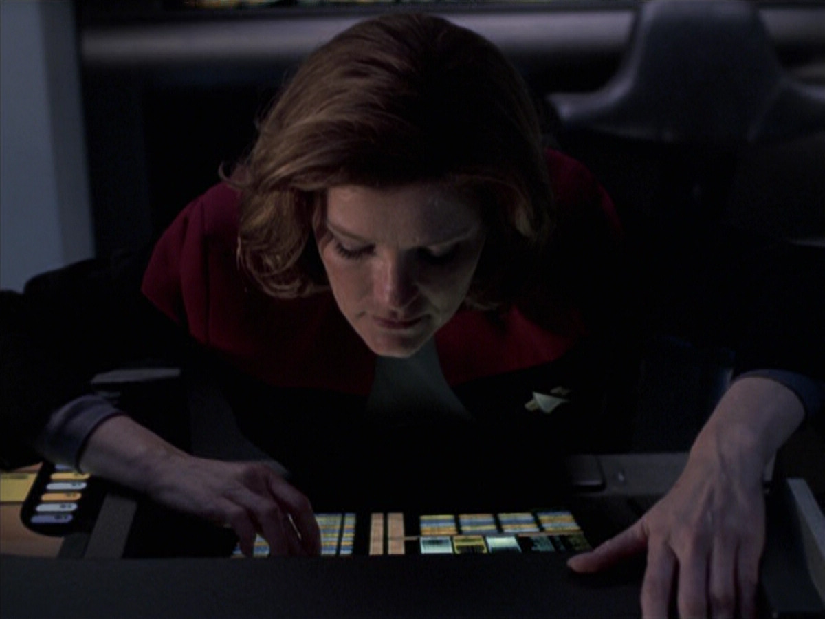 extant_StarTrek_VOY_6x25-TheHauntingOfDeckTwelve_01758.jpg