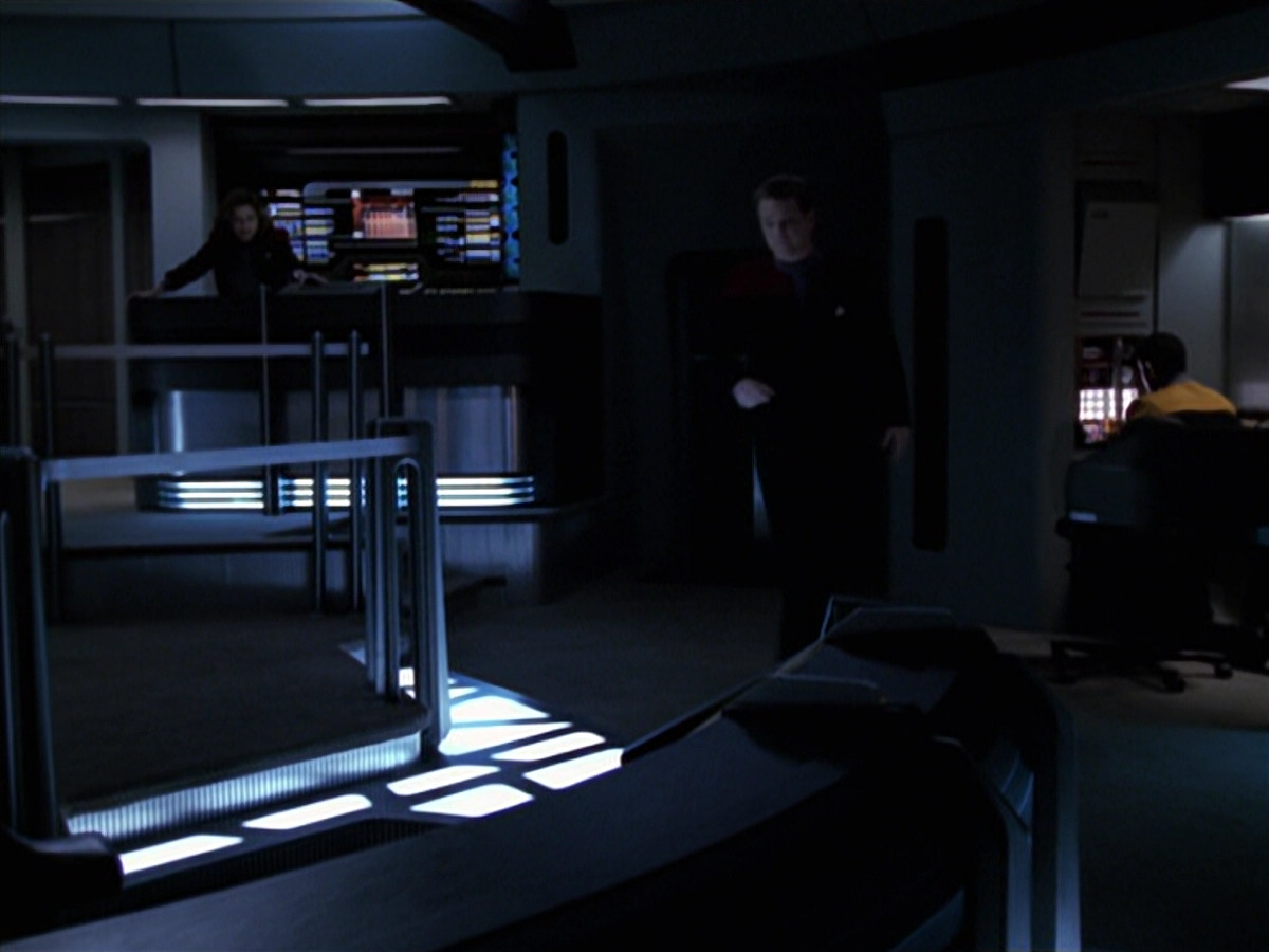 extant_StarTrek_VOY_6x25-TheHauntingOfDeckTwelve_01767.jpg
