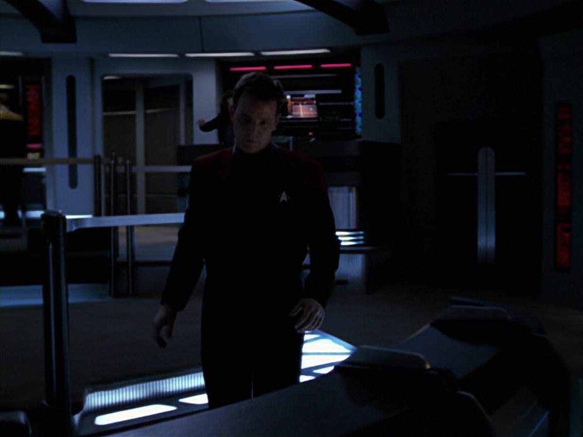 extant_StarTrek_VOY_6x25-TheHauntingOfDeckTwelve_01770.jpg