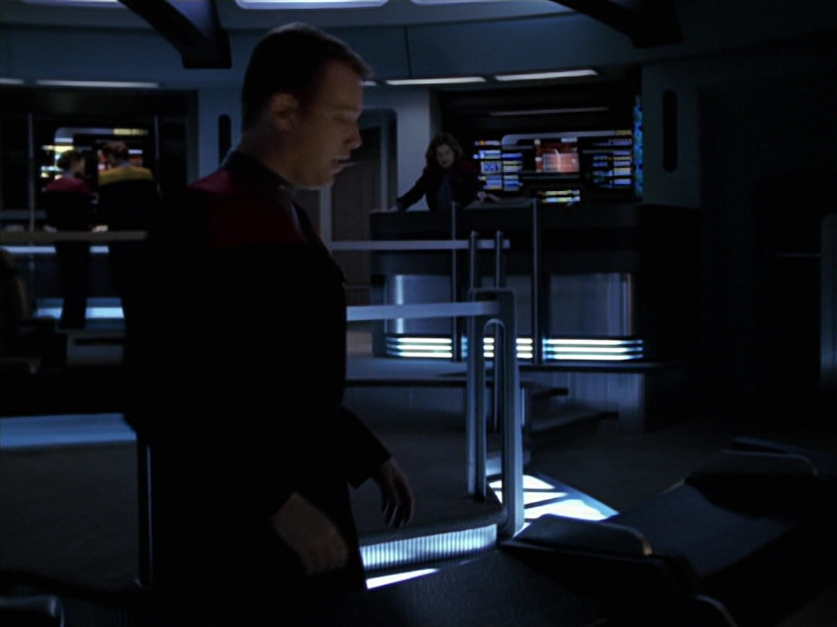 extant_StarTrek_VOY_6x25-TheHauntingOfDeckTwelve_01772.jpg