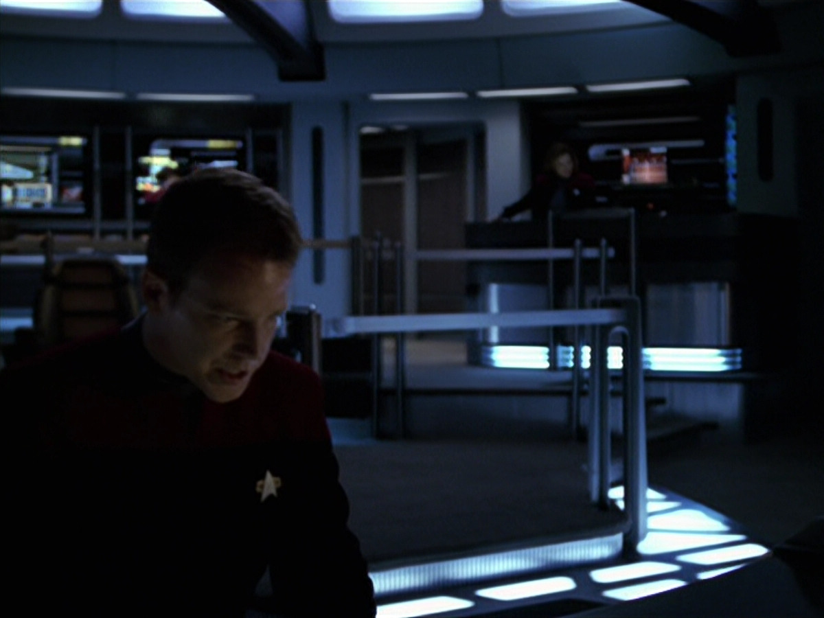 extant_StarTrek_VOY_6x25-TheHauntingOfDeckTwelve_01786.jpg