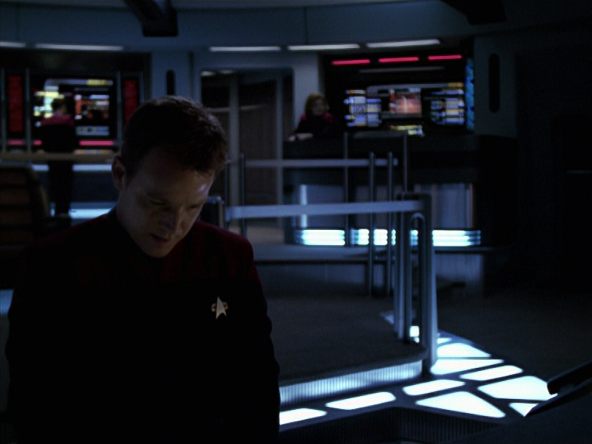 extant_StarTrek_VOY_6x25-TheHauntingOfDeckTwelve_01790.jpg