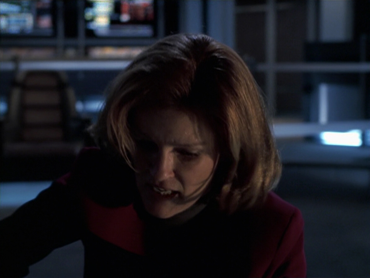 extant_StarTrek_VOY_6x25-TheHauntingOfDeckTwelve_01802.jpg