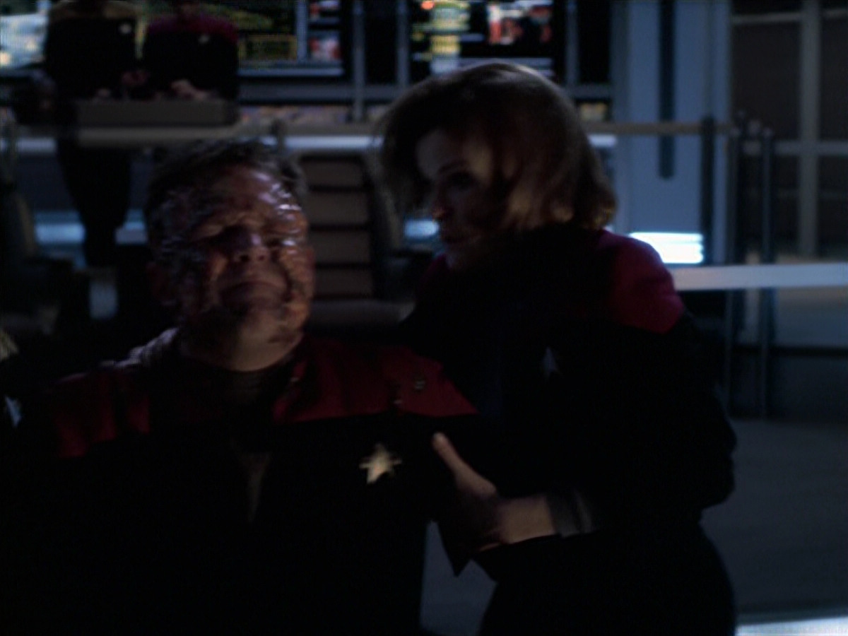 extant_StarTrek_VOY_6x25-TheHauntingOfDeckTwelve_01804.jpg
