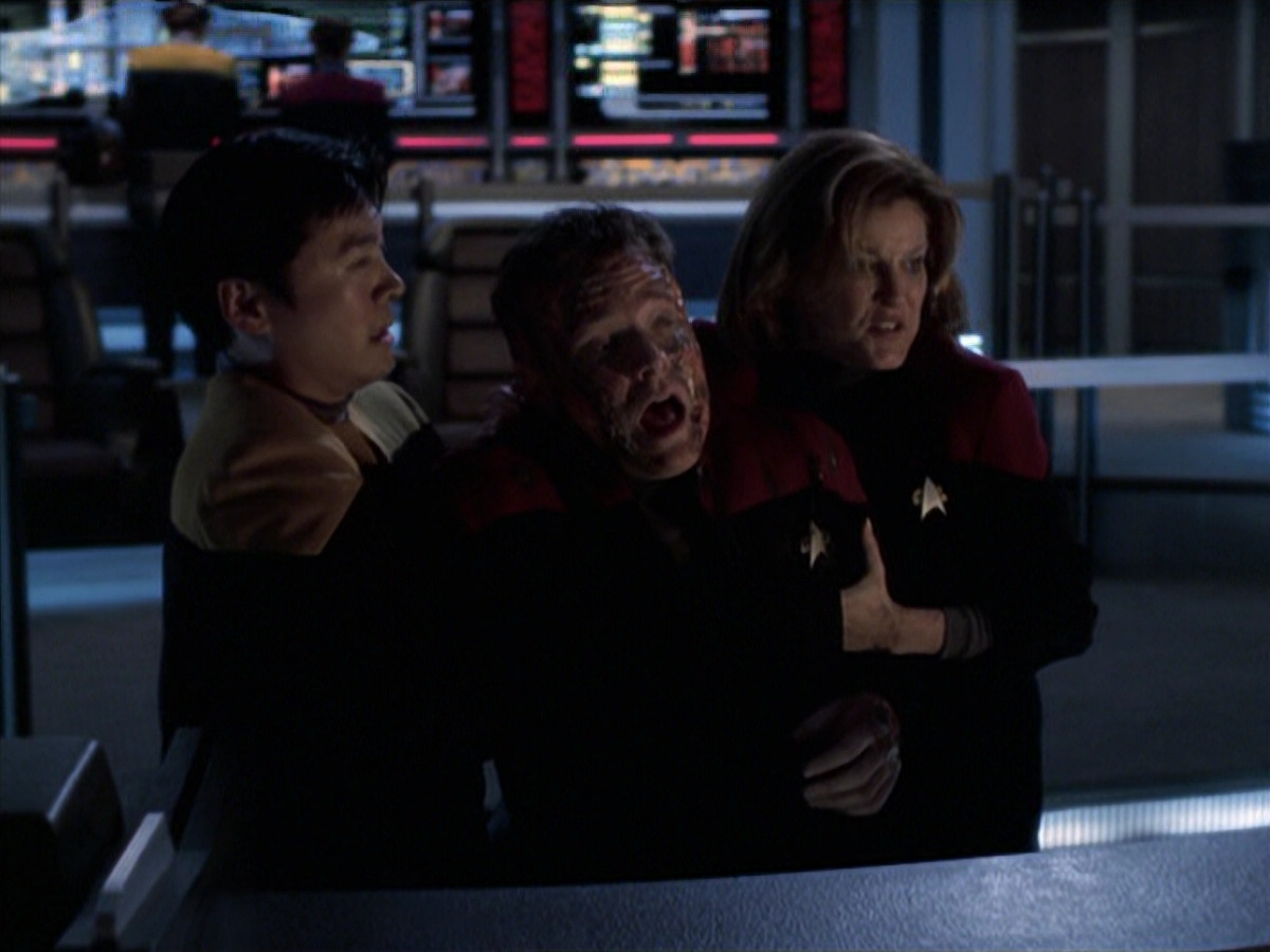 extant_StarTrek_VOY_6x25-TheHauntingOfDeckTwelve_01813.jpg