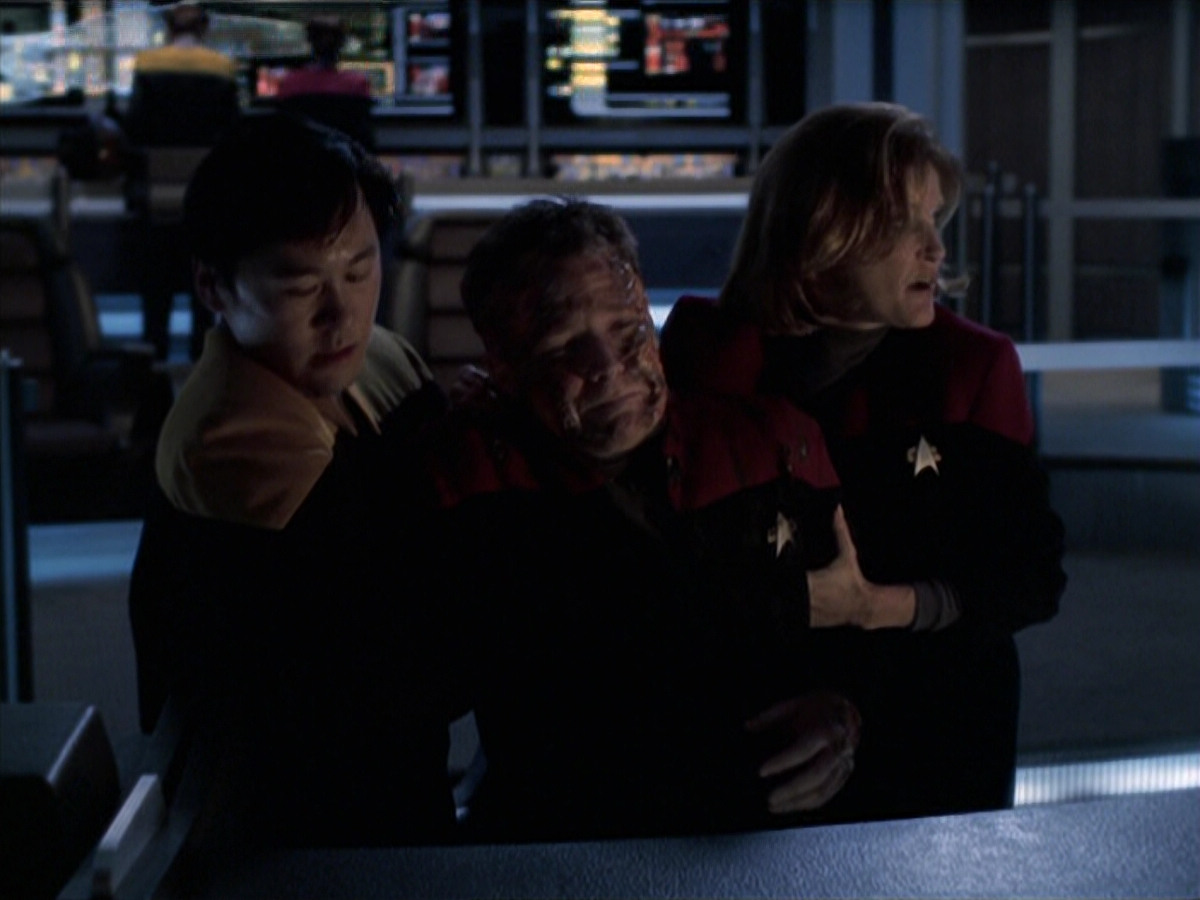 extant_StarTrek_VOY_6x25-TheHauntingOfDeckTwelve_01814.jpg
